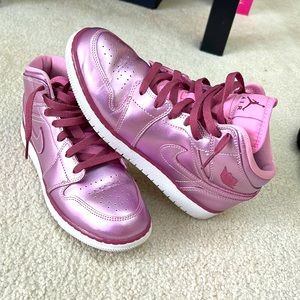 Jordan 1 retro pink Youth Size 6.5/Womens 8